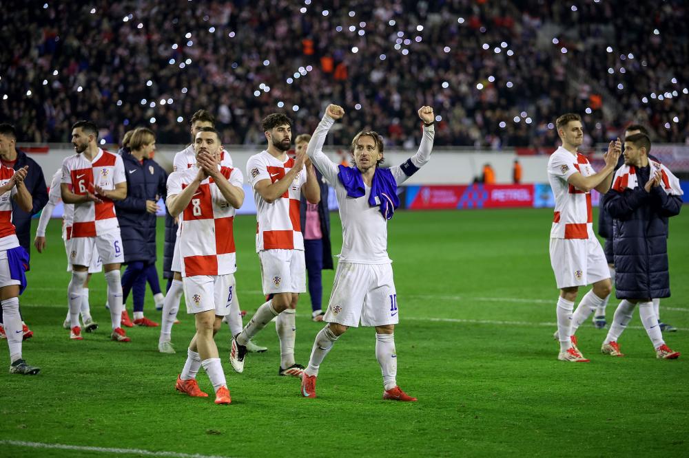 美记：湖人正寻求得到一个3D球员，比如埃利斯或赫伯特·琼斯